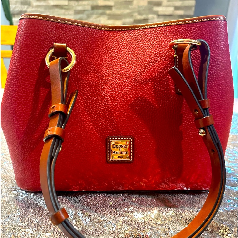 ****LAST PRICE DROP****Brand New Dooney & Bourke Hand Bag